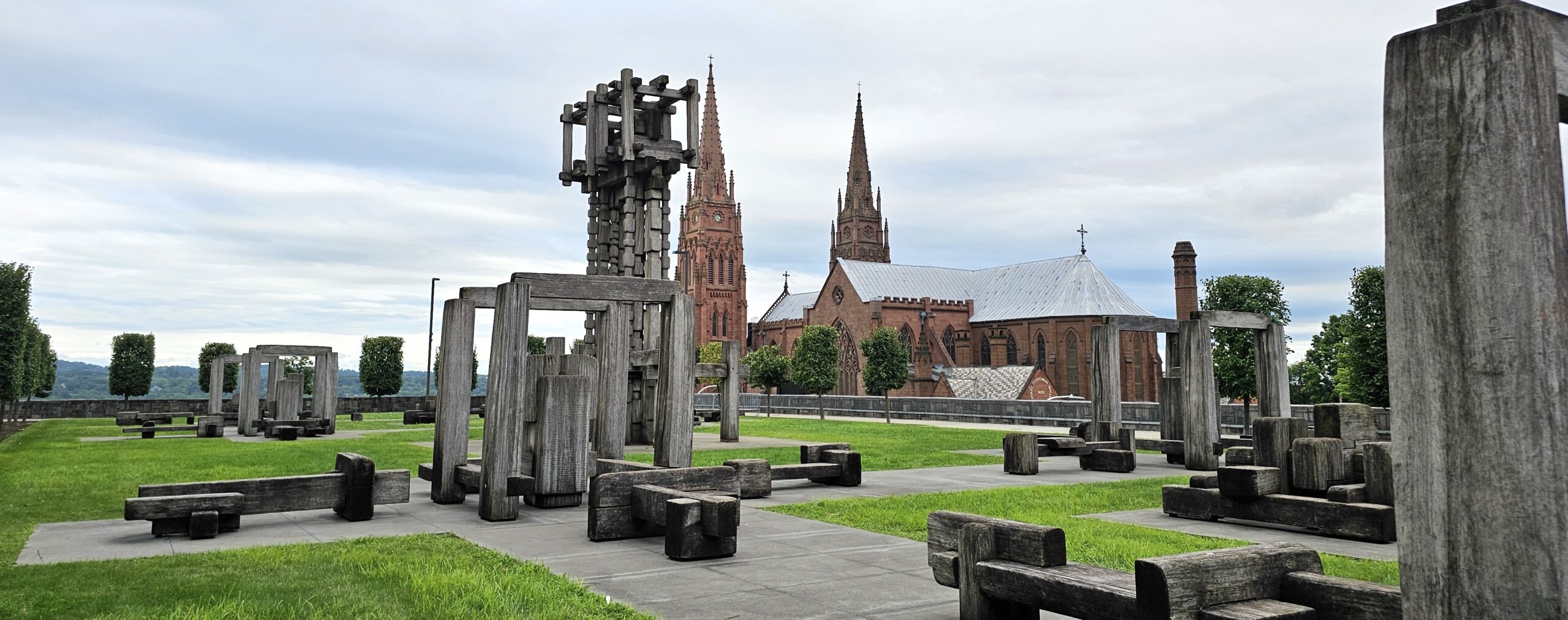 This is not really a park, it's considered a climable wooden structure called a Labyrinth. It is absolutely a stunning piece of art by French German artist of hand-carved wood planks made from Iroko Wood. Fracois was commissioned by Governor Nelson A. Rockefeller. The sculpture is absolutely stunning both for adults, children and dogs. The space is is located on the Southend of the Plaza, a place of total relaxation, great breeze and most beautiful views of the cathedral, almost at eye level and gorgeous views of parts of the city. It's truly spectacular, Mateu and I spent hour here, needless to say a magical and adventurous space for kids. Next time we will for sure have a picnic there. Great place to meet with families.