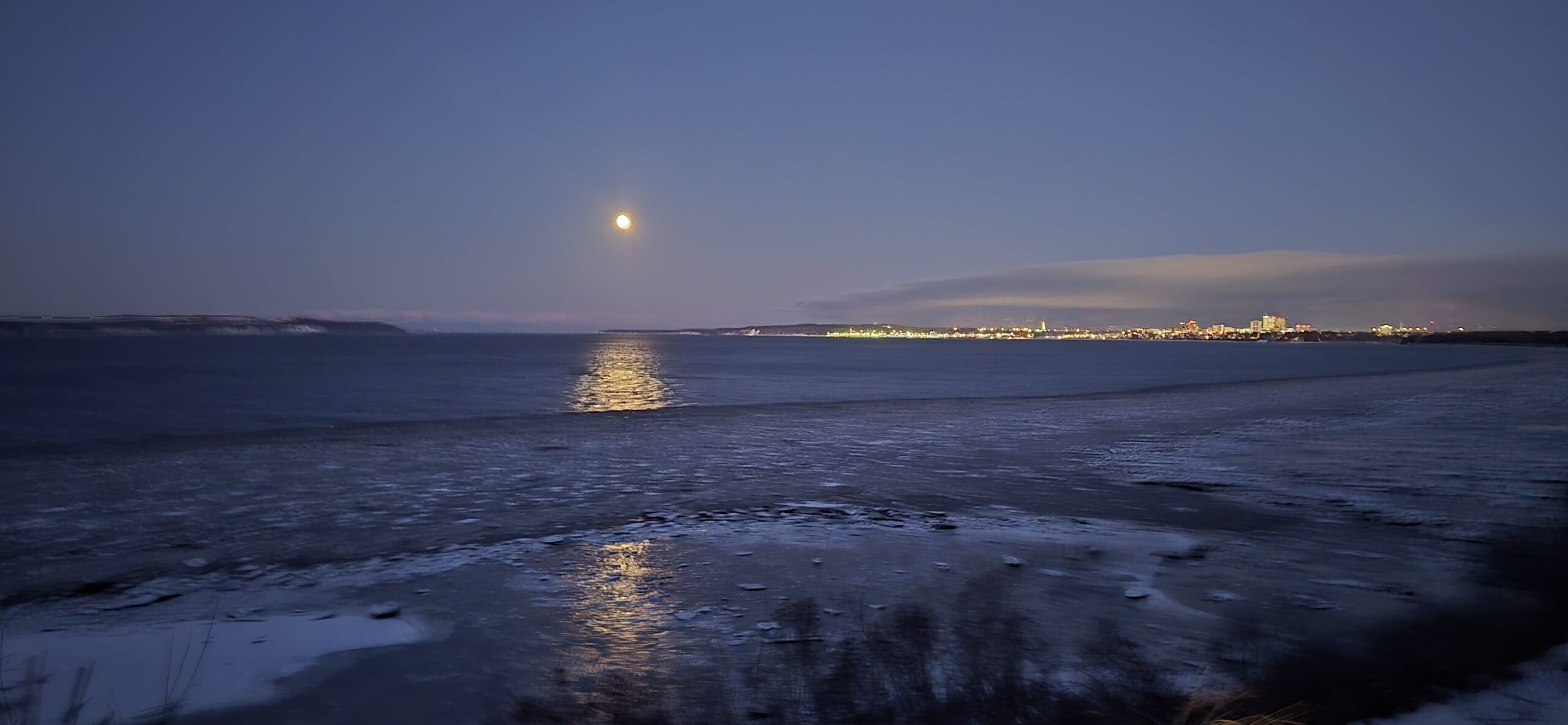 December 05, 2025, Anchorage, Alaska, Samsung S24 Ultra